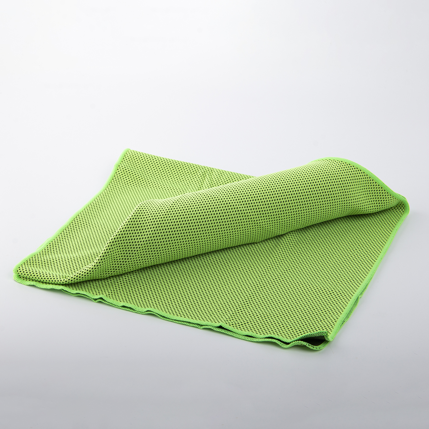 Microfiber Quick Cooling Towel With Bottle2