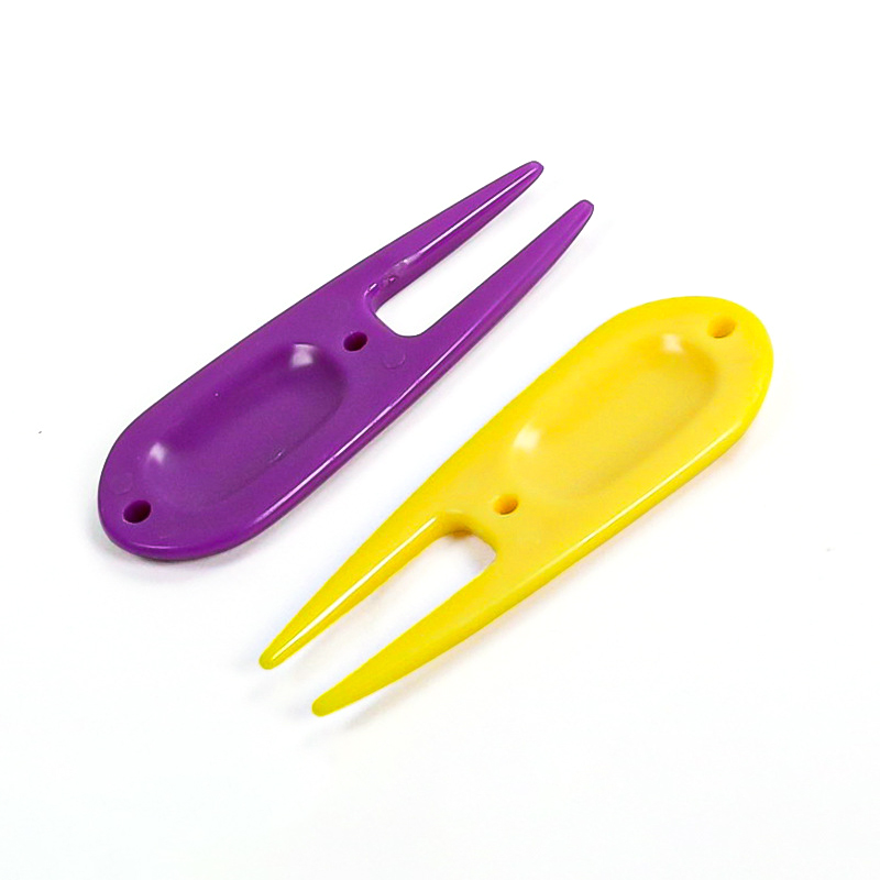 Portable Green Divot Fork 1