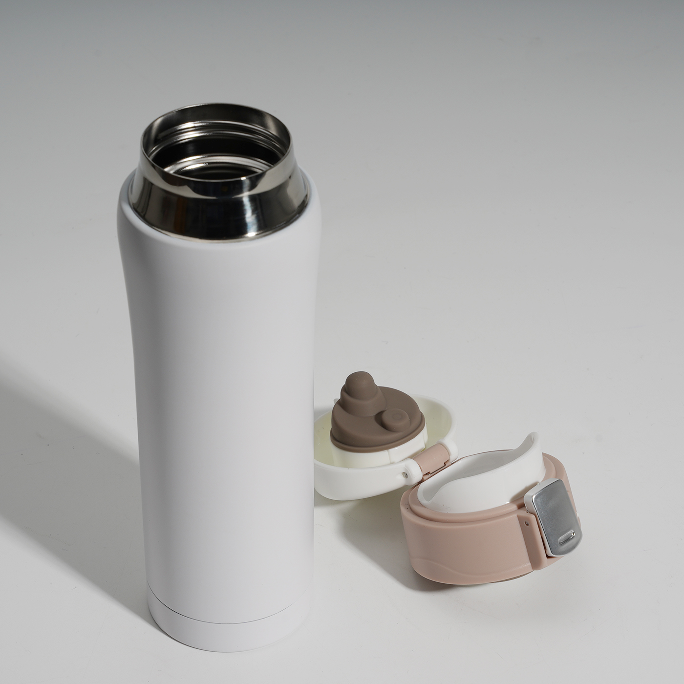 Vacuum-Insulated Travel Mug3