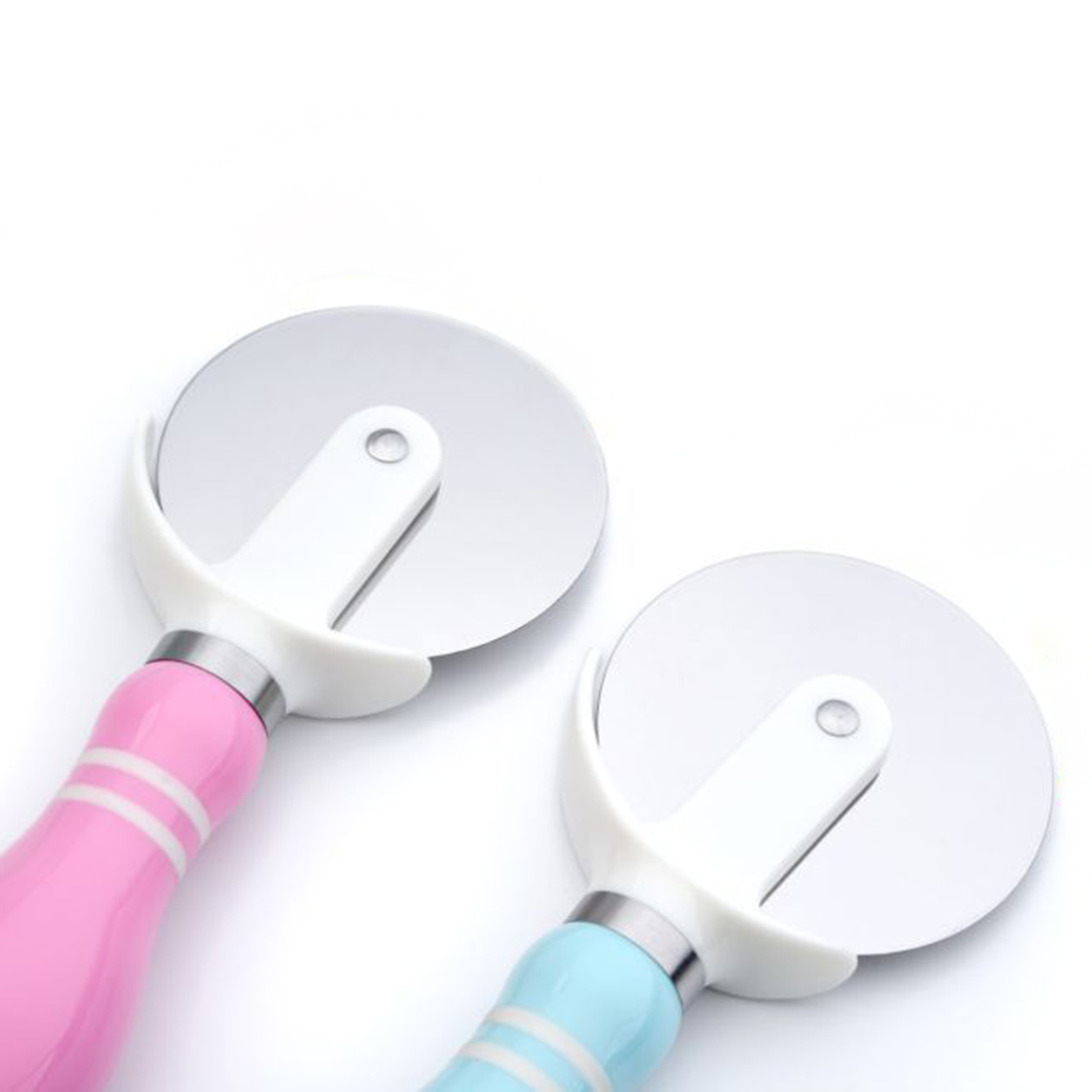 Pizza Wheel With Handle 2