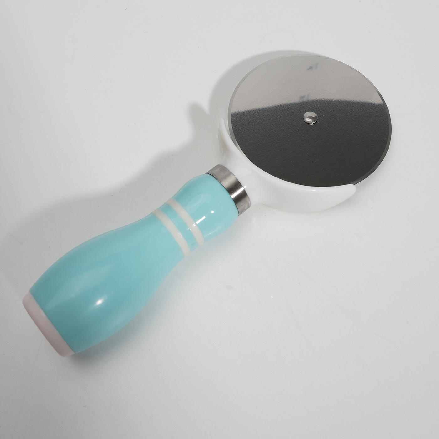 Pizza Wheel With Handle 3