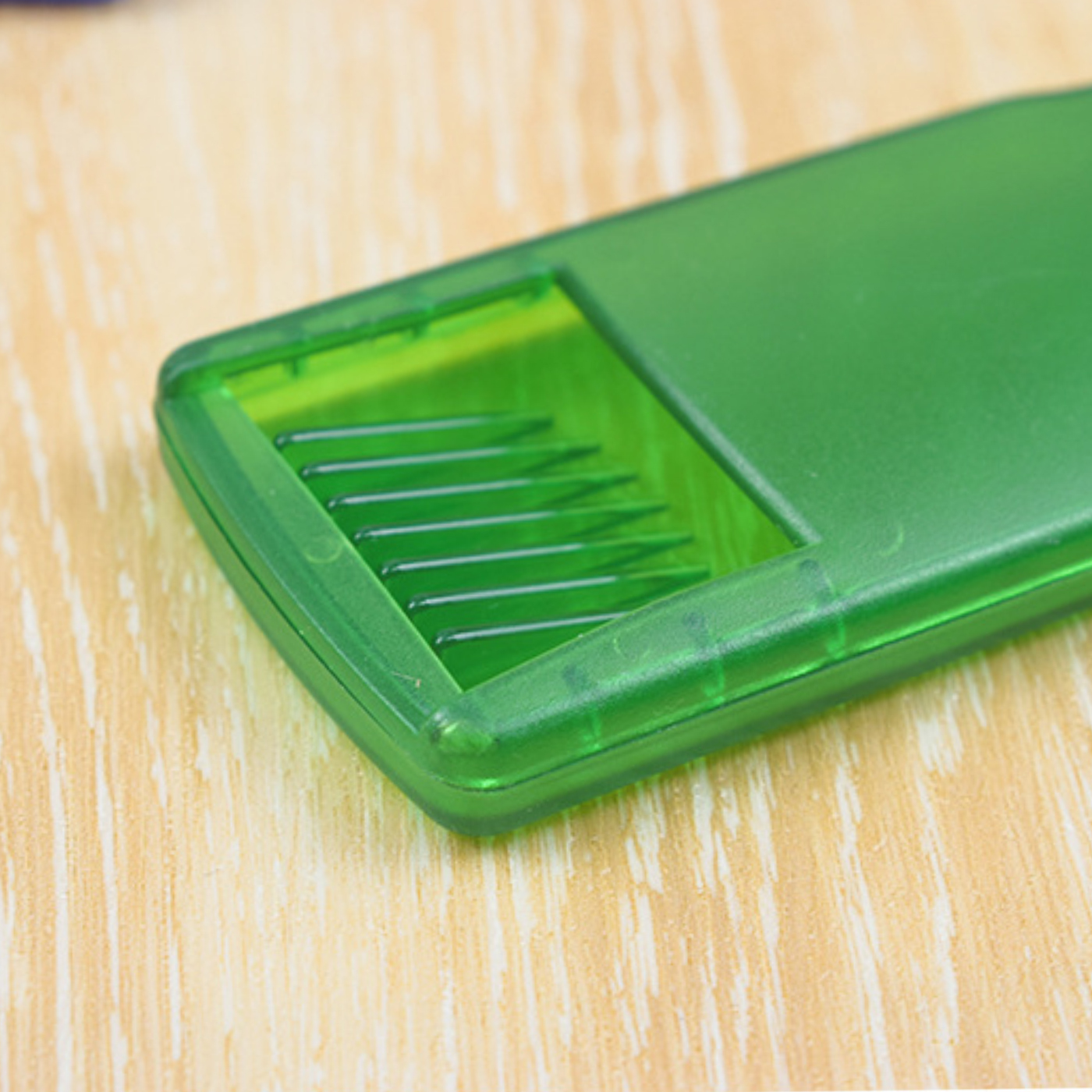 Mini Adhesive Bandage Container2