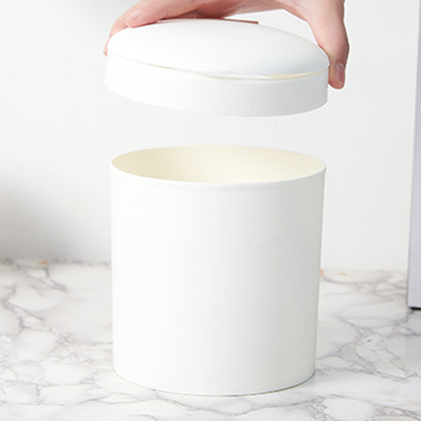 Mini Desk Trash Can2