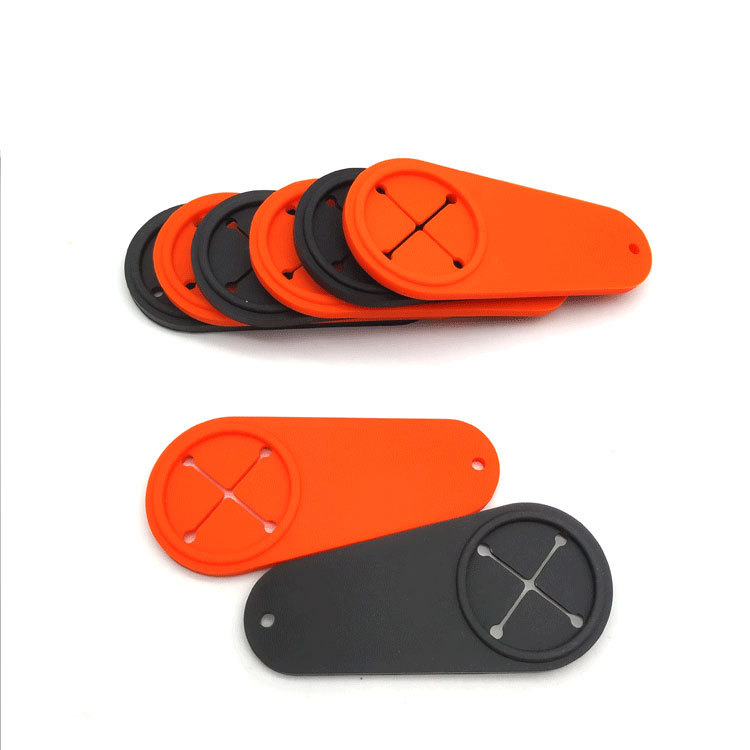 Easy-Carry Golf Towel Holder2