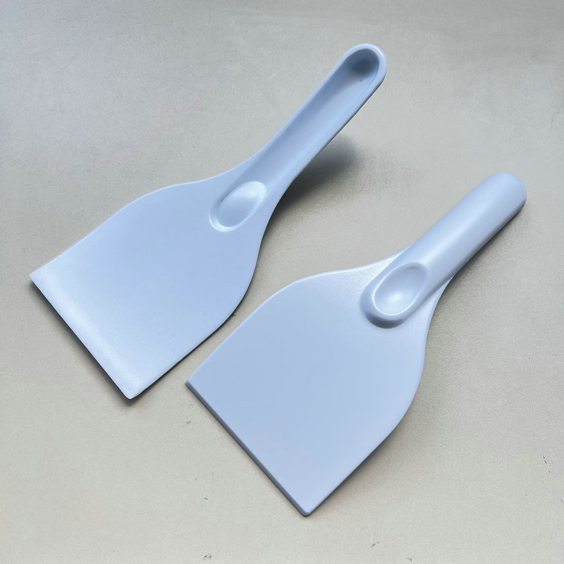 Multifunctional Car Ice Scraper1